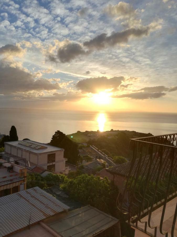Bed and Breakfast Iriss Taormina Exterior foto
